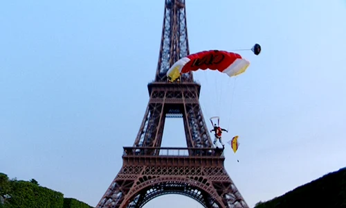 parasutist turnul eiffel png