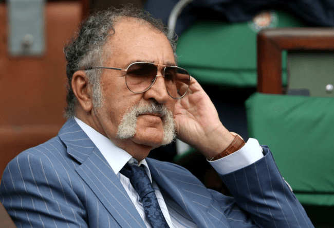 Ion Ţiriac a atins semifinalele, la Wimbledon, în proba de dublu, în 1970. La simplu, are două prezenţe în optimi, în 1967 şi 1972