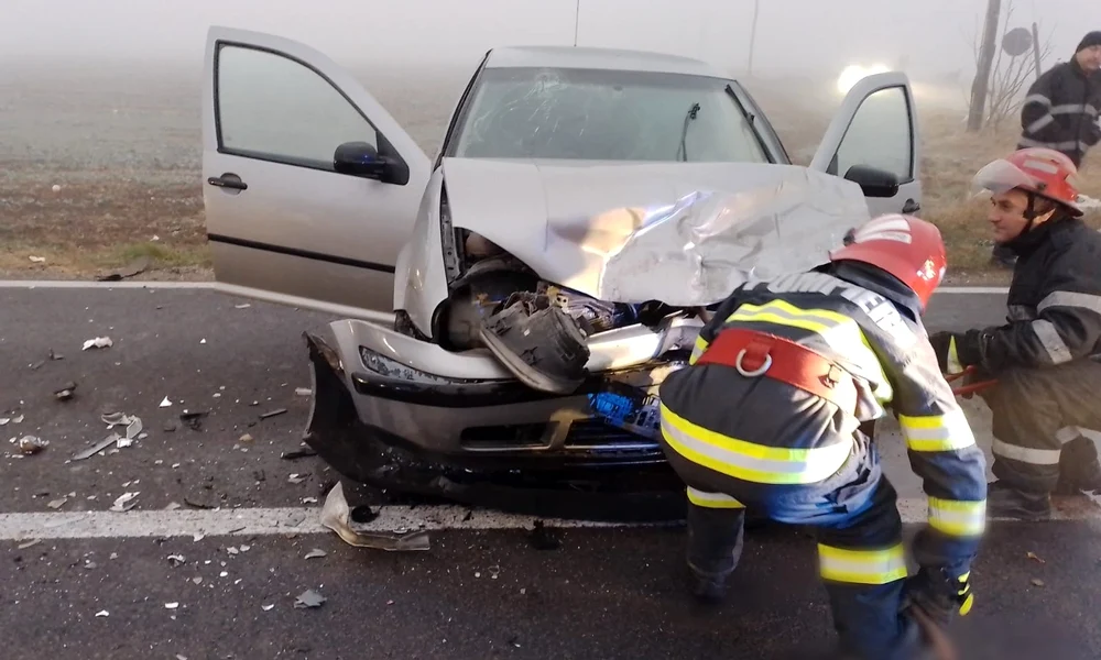 Accidentul s-a soldat cu doi răniți FOTO ISU Călărași