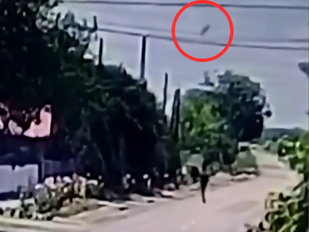 Copilul a fost lovit în cap în timp ce se plimba cu trotineta FOTO Captură video Observator