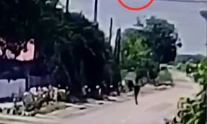 un copil din braila a fost lovit in cap de un obiect cazut din cer foto captura video observator png