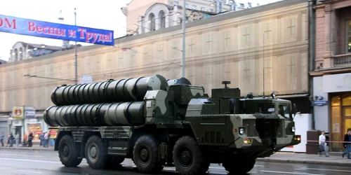 Sistem de apărare aeriană S-300 FOTO WIKIPEDIA