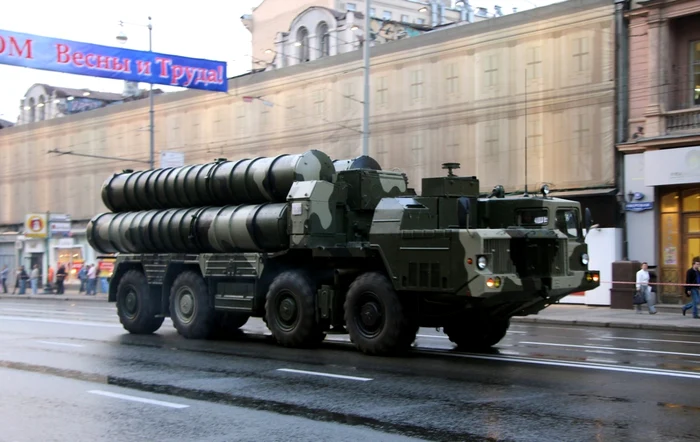 Sistem de apărare aeriană S-300 FOTO WIKIPEDIA