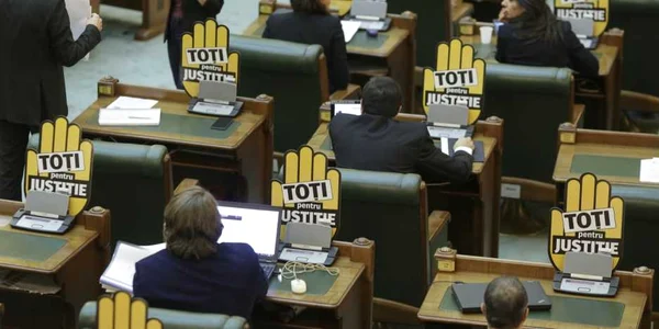 Protest al USR şi PNL pe legile justiţiei în parlament 19 decembrie 2017 FOTO Inquam Photos / Octav Ganea 