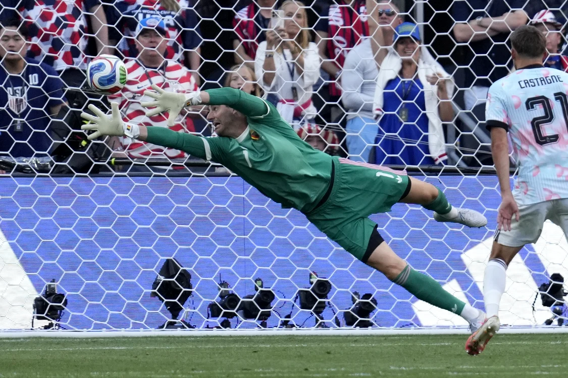 Courtois a avut câteva intervenții salvatoare (Foto: EPAImages)