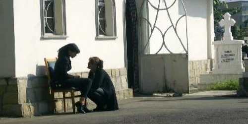 Bacău: Familia Gavrilă aprinde lumânări la căpătâiul Alessiei (UPDATE)