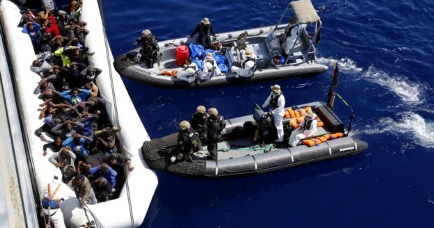 Migranţi salvaţi în Marea Mediterană FOTO AP