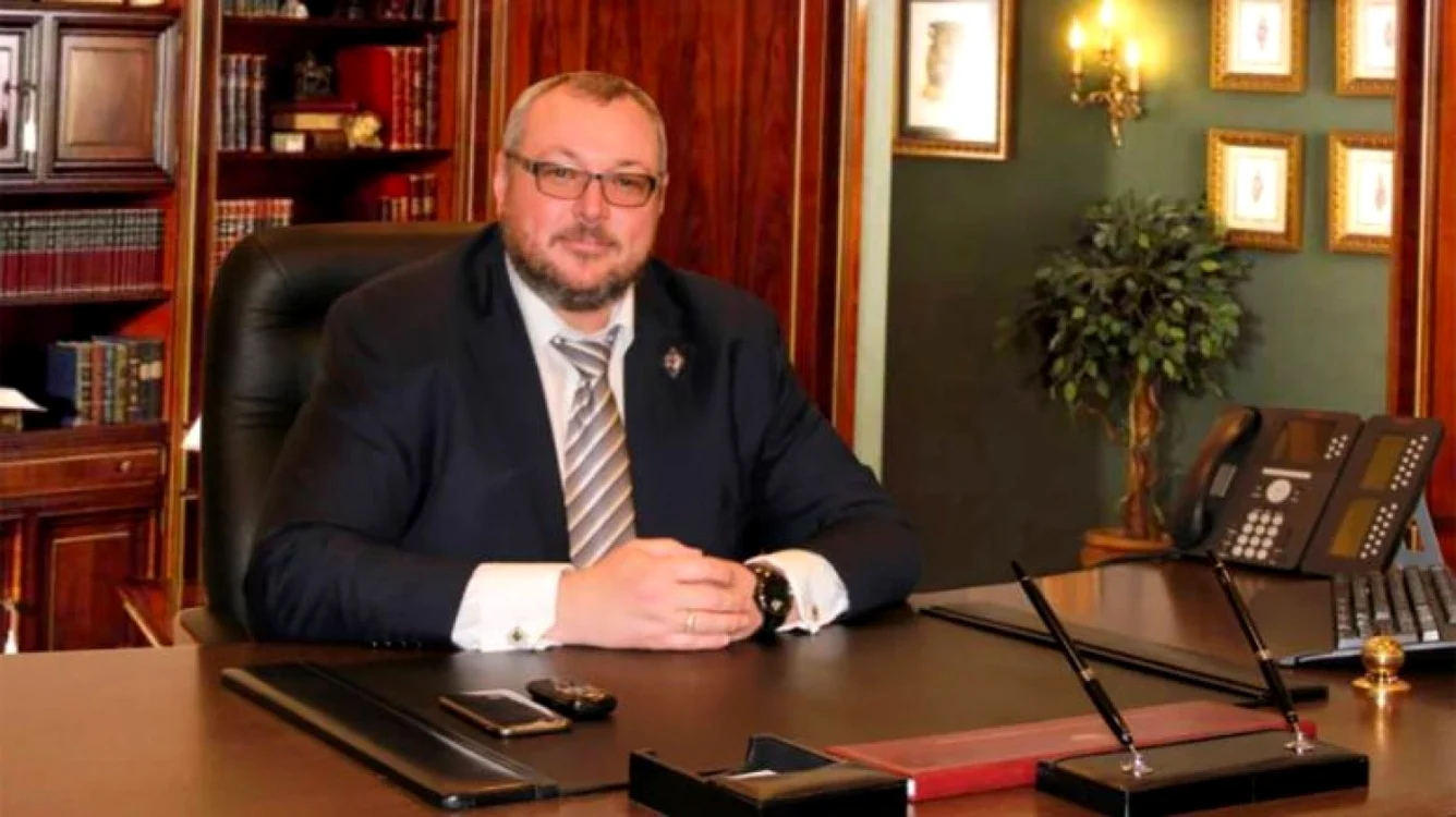 Fostul vicepreşedinte al Gazprombank Vladislav Avaev a fost găsit mort împreună cu soţia şi fiica sa în apartamentul său din Moscova pe 18 aprilie