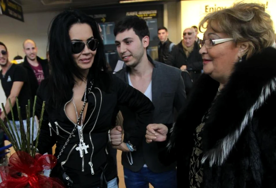 Marioara Zăvoranu a murit: Oana şi mama ei, la aeroport, când erau în termeni mai buni