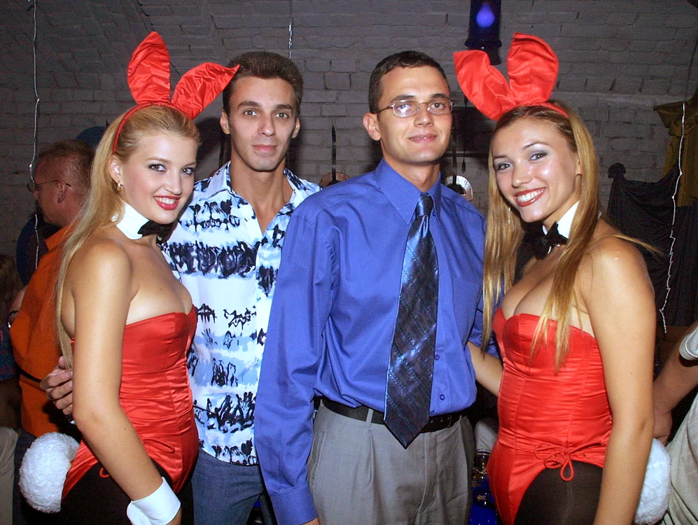 2003. Mircea Badea și Oreste, la o petrecere Playboy