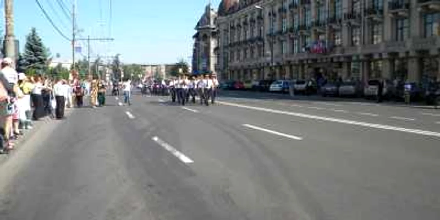 Traficul este oprit pe Bulevardul Republicii, de la intersecţia cu strada Tache Ionescu până la intersecţia cu strada Vasile Milea. FOTO arhivă Adevărul Ploieşti