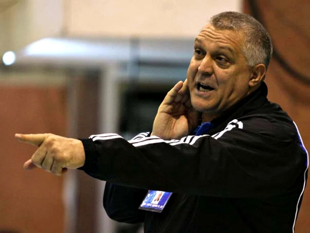 
    Vasile Stângă se bazează doar pe trei stranieri în aceste preliminarii pentru Mondiale  