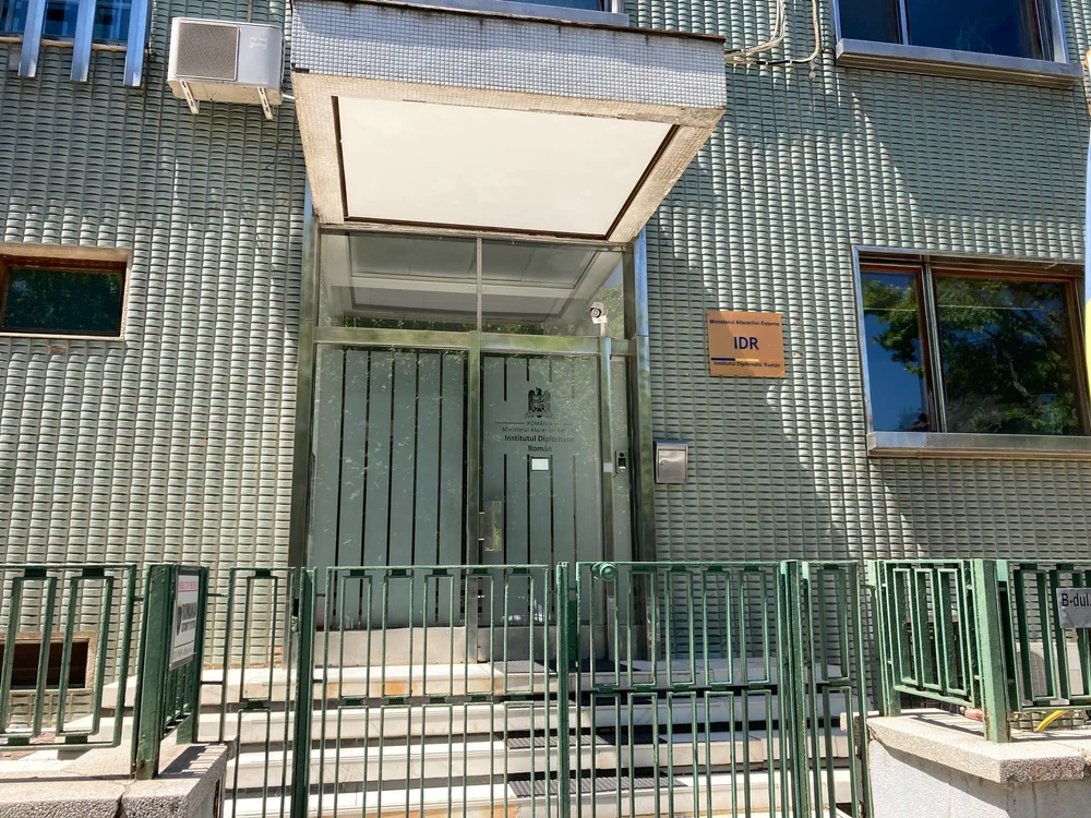 Reprezentanții Institutului Diplomatic Român cer să nu fie desființată instituția pe motiv că „nu consumă mult”