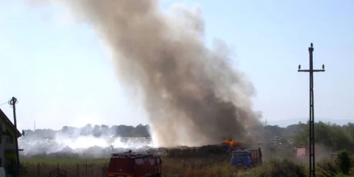 Groapa de gunoi arde din nou. FOTO: Redeşteptarea
