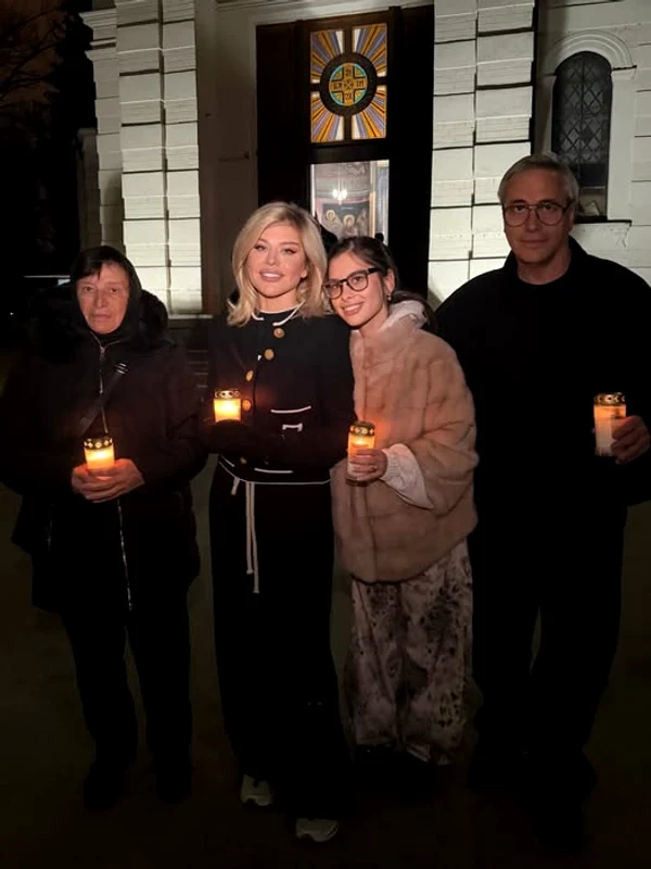 Loredana Groza, cu fiica, mama și fratele ei Cristian 