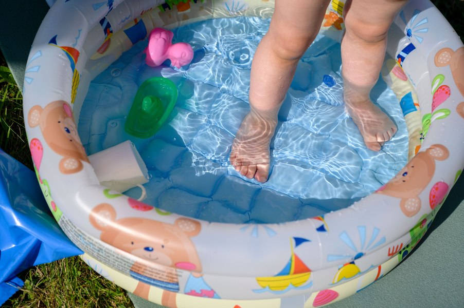 Tragedie în Dolj: un copil de un an a murit înecat în piscina bunicilor. Autoritățile au deschis dosar de ucidere din culpă