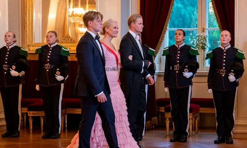 Marius Borg Hoiby  în 2022 cu mama sa, Prințesa Mette Marit, și fratele său, Prințul Sverre Maximus   profimedia 0936491126 jpg