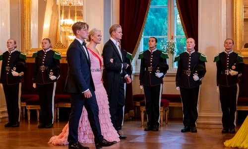 Marius Borg Hoiby  în 2022 cu mama sa, Prințesa Mette Marit, și fratele său, Prințul Sverre Maximus   profimedia 0936491126 jpg