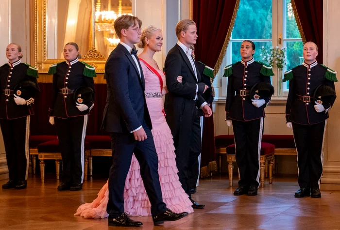 Marius Borg Hoiby  în 2022 cu mama sa, Prințesa Mette Marit, și fratele său, Prințul Sverre Maximus   profimedia 0936491126 jpg