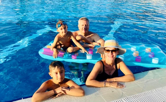 Gabriela Firea, cu familia în vacanțăFoto: Facebook