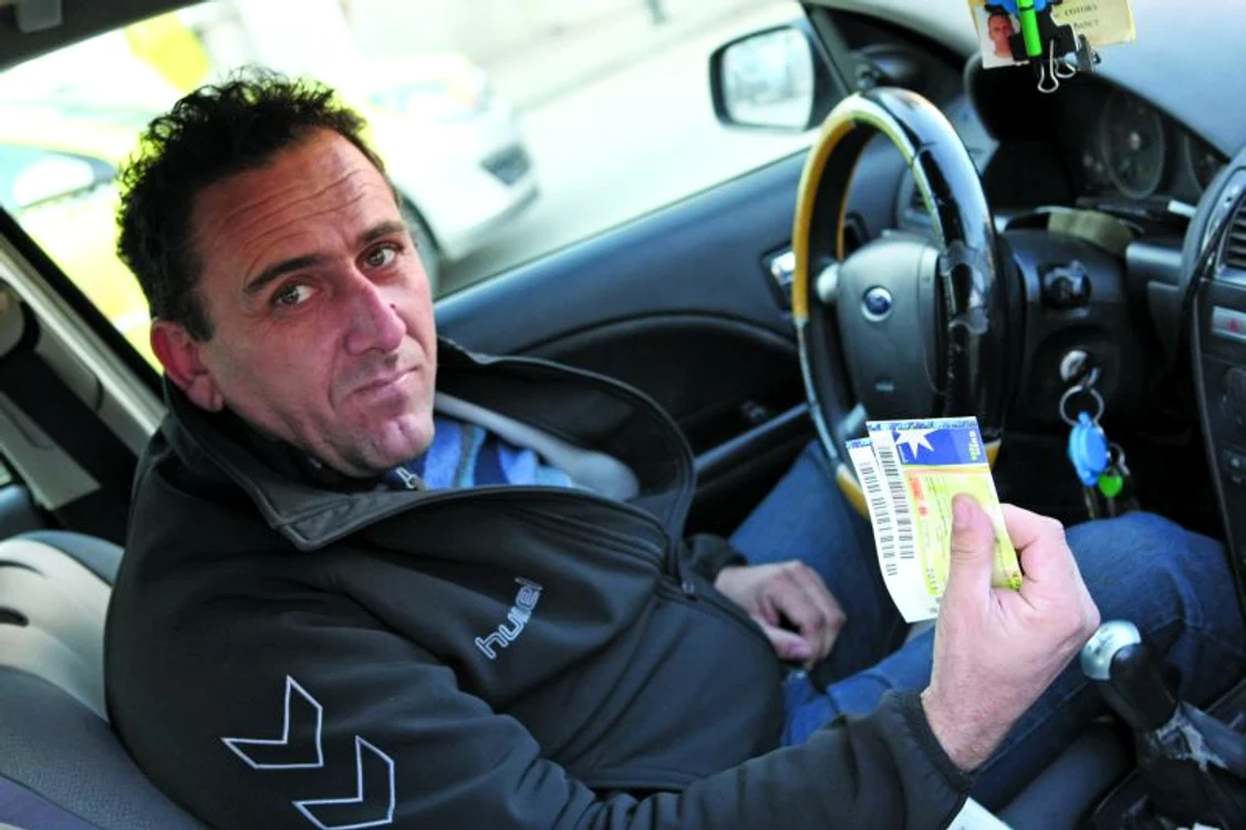 Dănuţ Cotora, patron de taxiuri, speră ca noua metodă de plată să atragă clienţi.