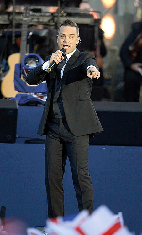 Concert Robbie Williams. Artistul este aşteptat în Piaţa Constituţiei de 60.000 de spectatori