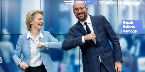 Ursula von der Leyen si Charles Michel FOTO EPA-EFE