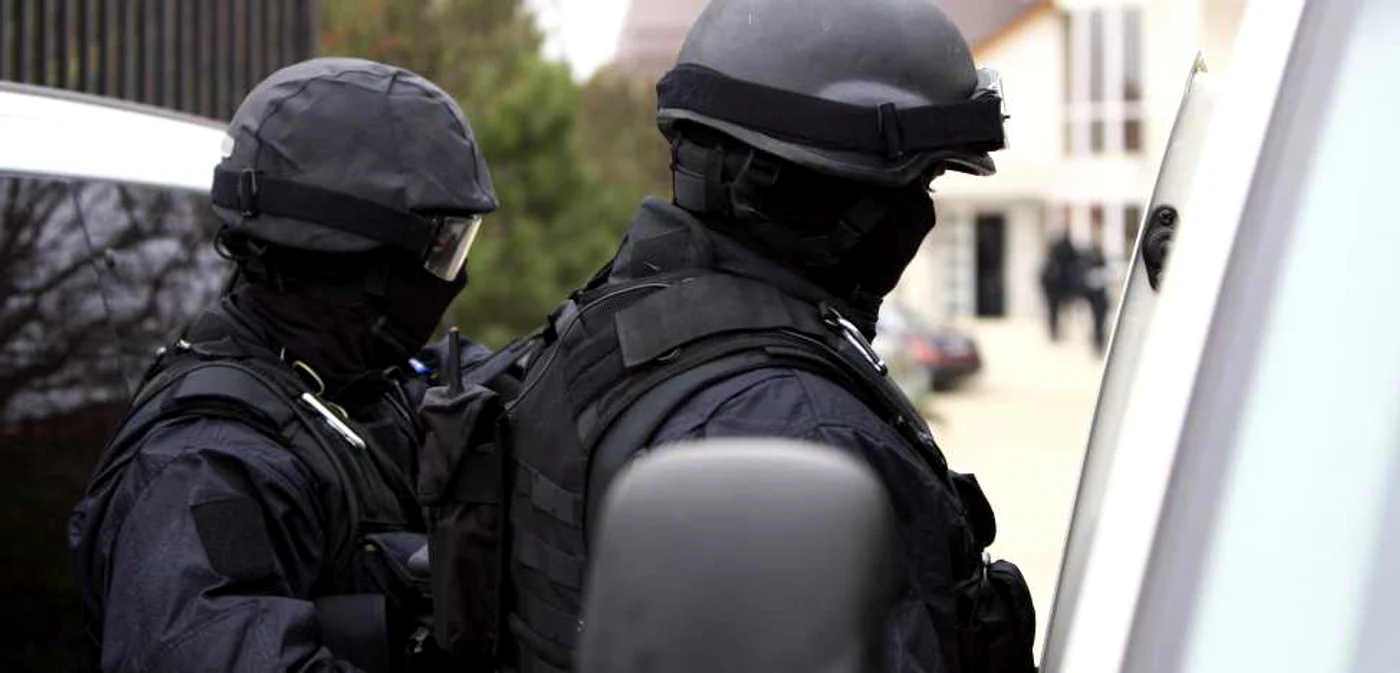 Poliţiştii clujeni au prins un tânăr care fura din locuinţe