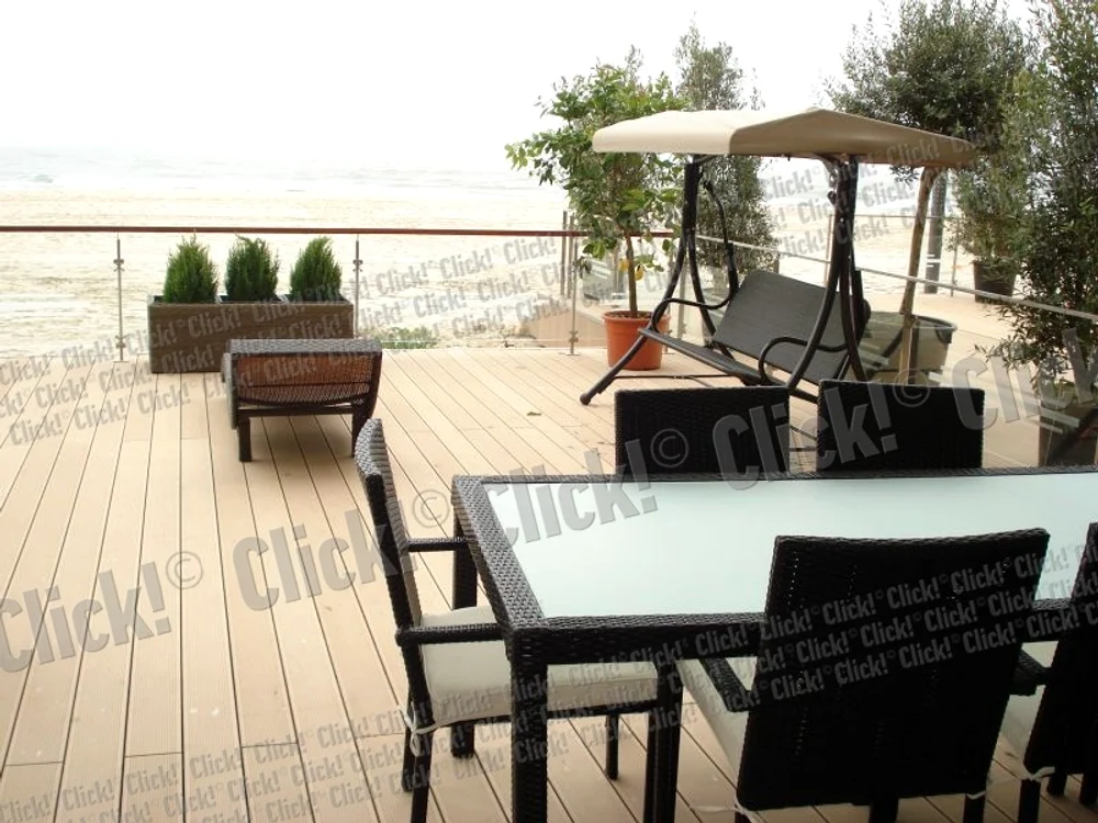 Apartamentul de lux este situat la parterul complexului rezidenţial