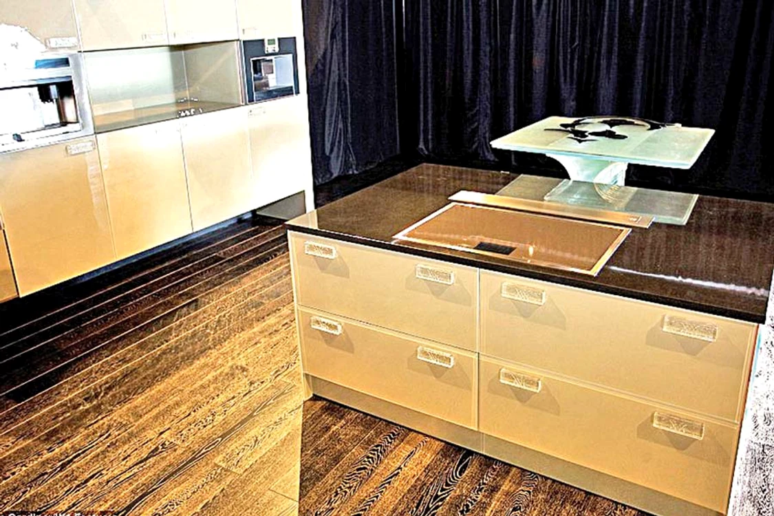 Mânerul  sertarului  este din cristal  de Murano