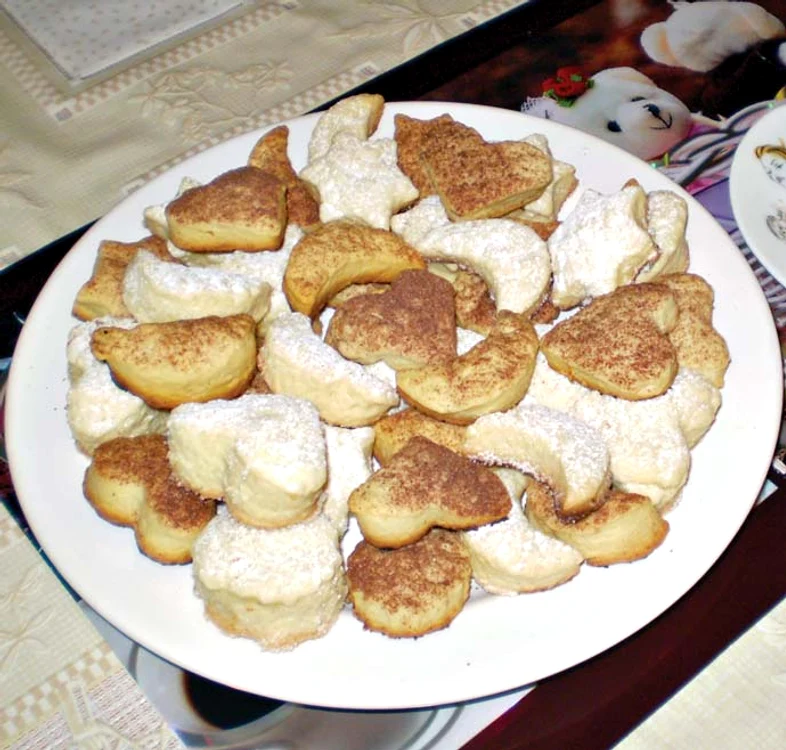 
    Biscuiţi pufoşi pentru cafea  