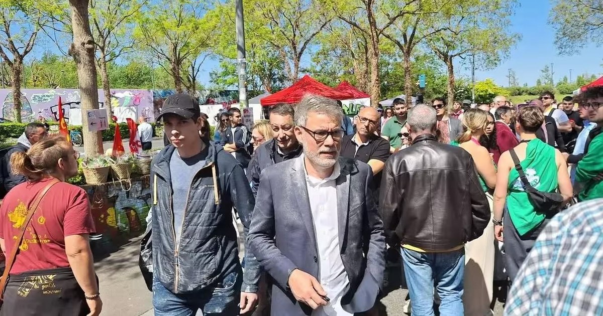 „Dispari, trădătorule!”. Liderul socialiștilor francezi, atacat cu făină la protestele de 1 Mai. Manifestații și tensiuni în marile orașe