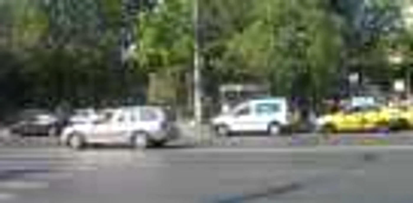 Şoferii nu dau prioritate pietonilor pe zebră