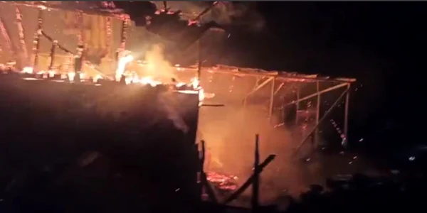 Incendiu hala peleti FOTO ISU Arges jpg