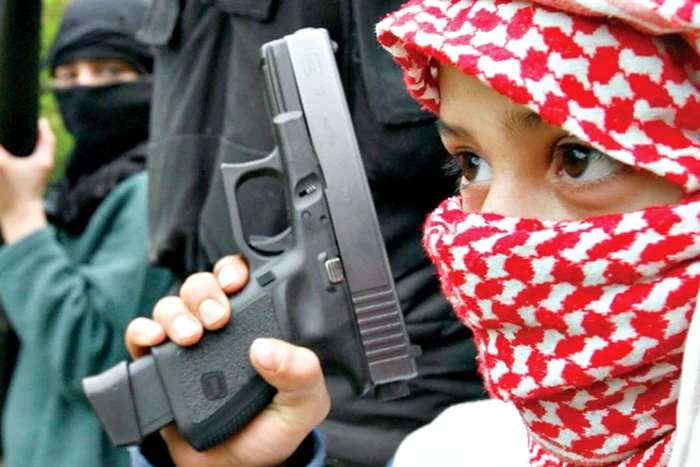 Un băiat, devenit soldat  în Armata Liberă a Siriei (Fotografii:guliver / sipa / reuters)