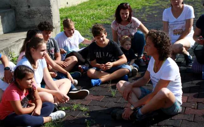 În călătoria sa prin ţară, Raluca Ciulei se va opri la mai multe şcoli din mediul rural, unde va participa la activităţi alături de copii FOTO: Bianca Sara