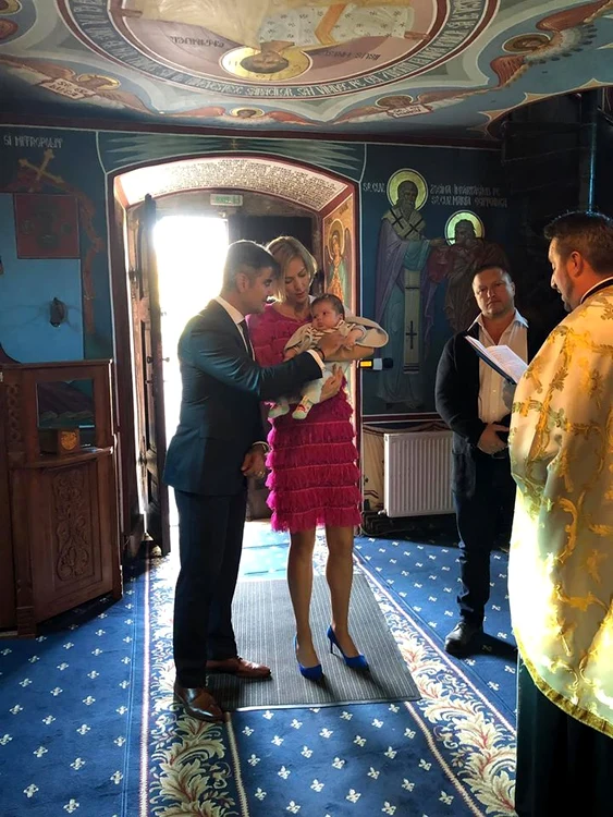 3 roxana ciuhulescu nasa de botez silviu bulugioiu 10 jpg jpeg