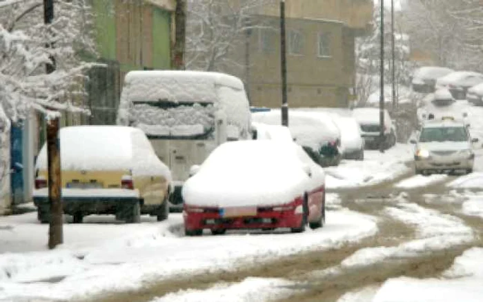 Braşov: Pe drumurile din Transilvania se circulă în condiţii de iarnă!