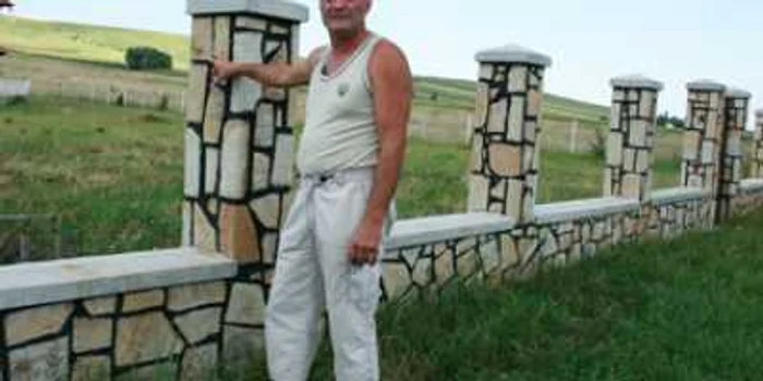 Neamţ: Hoţi de gard vânaţi cu Cartea Sfântă