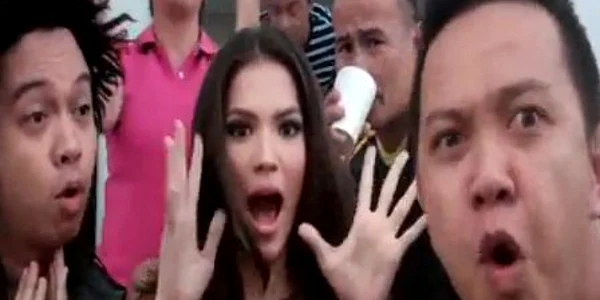 Comedianţii din Filipine o parodiază pe Nicki Minaj