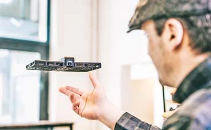 
    Îţi face poze perfecte din  toate unghiurile  