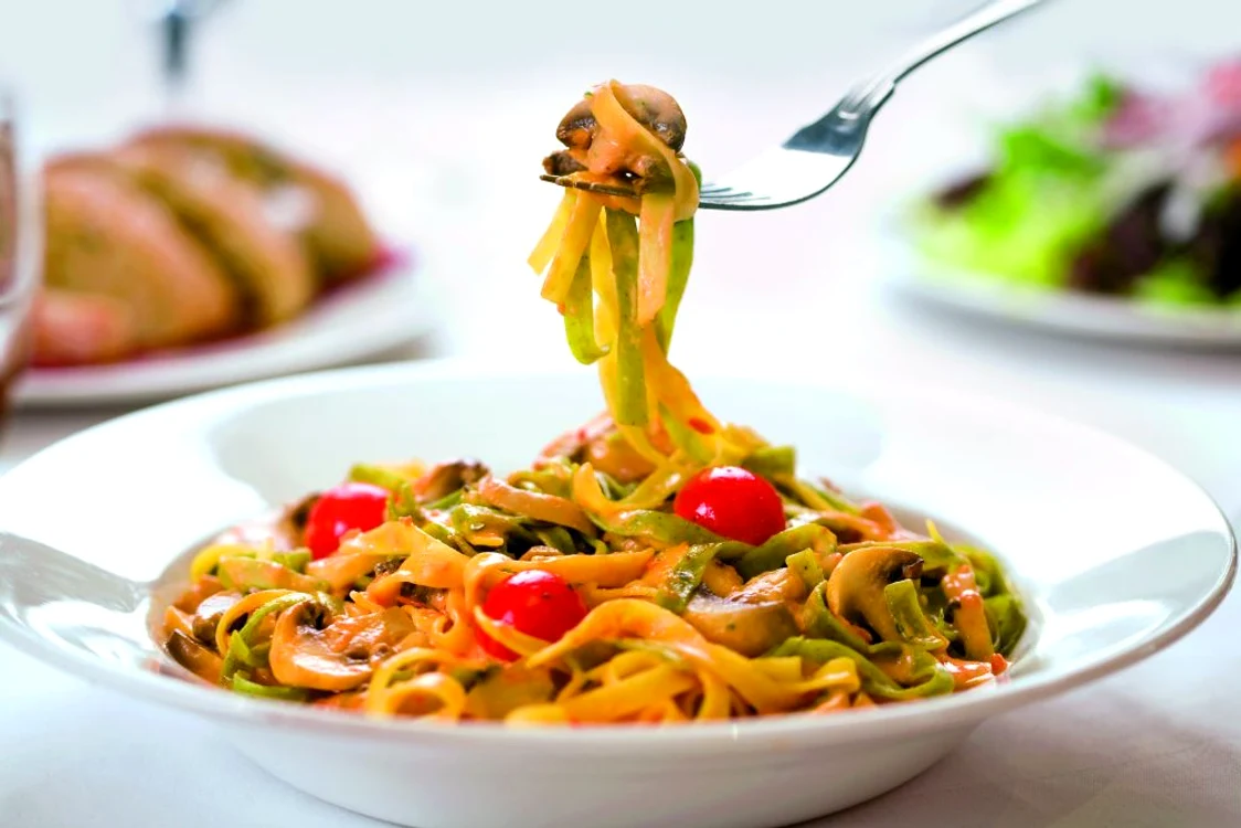 tagliatelle cu sos rosu jpeg