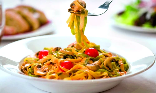 tagliatelle cu sos rosu jpeg