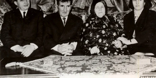 Nicolae Ceauşescu cu soţia şi părinţii (1968)