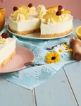 Cheesecake cu lamaie Sursa foto shutterstock 2140680263 jpg