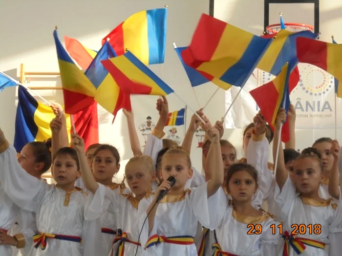 Spectacol al copiilor de la Şcoala Gimnazială nr.1 Jegălia FOTO Prof. Mariana Voinea