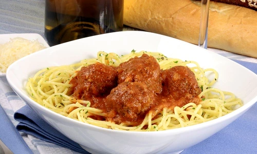 spaghete chiftelute sos rosii jpeg