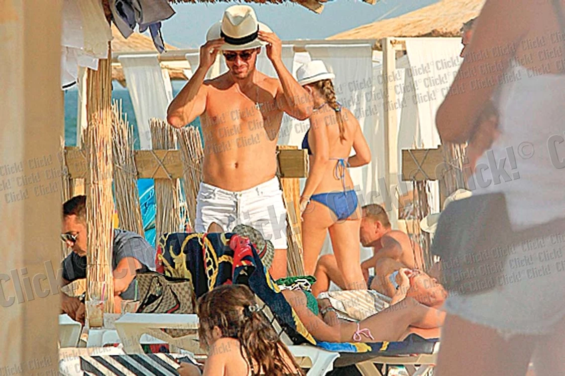 Ciprian Marica s-a relaxat  la Mamaia în compania unor  prieteni, dintre ei făcând  parte şi Ramona Lăzuran (Foto: Mihai Ionescu)
