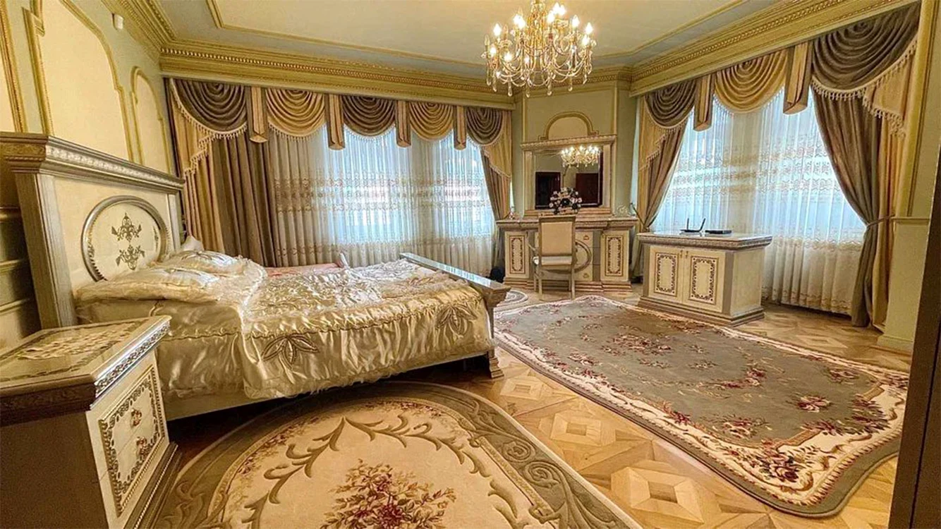  „Palatul” are patru dormitoare