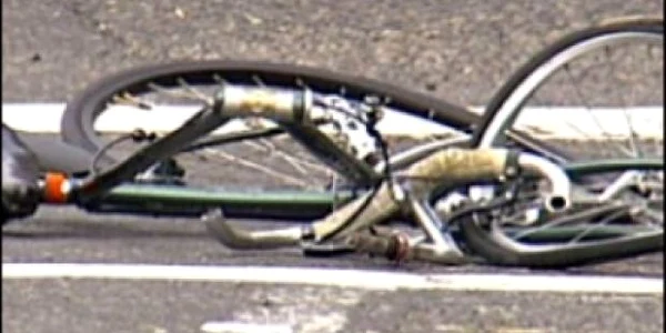 Biciclistul a căzut în şanţ